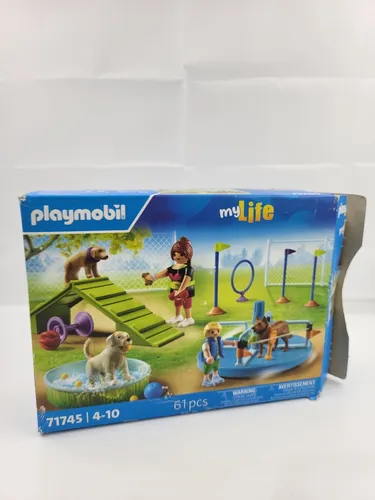 playmobil MY LIFE 71745 Hundespielplatz, 61 Teile - Spielfigur Spielsets mit kreativen Rollenspielmöglichkeiten, inklusive einem Schäferhund mit Prothese für Inklusion und fantasievolles Spiel