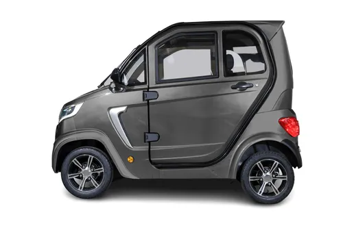 STORMBORN X8 - Elektro Kabinenroller mit 25 oder 45 km/h - 4-Rad Elektromobil in Silber, ideal für komfortable Mobilität mit einer Höchstgeschwindigkeit von 45 km/h und einer maximalen Belastbarkeit von 200 kg.