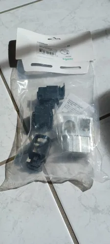 Schneider Electric Rahmenklemme LV429227 - Steckverbinder Zubehör, hochwertige Rahmenklemme für Leistungsschalter bis 250A, ideal für zuverlässige elektrische Verbindungen.