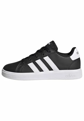 adidas Grand Court 2.0 Kinder Sneaker - Tennis-inspirierte Sneaker für Kinder aus 50% recycelten Materialien, mit flexibler Gummi-Cupsohle für sicheren Grip und optimalen Komfort in der Freizeit.