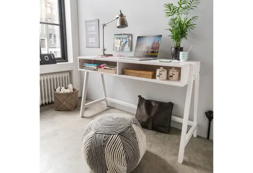 Wohnglücklich Kinderschreibtisch Infanskids aus Massivholz - Moderner Schreibtisch aus hochwertigem Kiefernholz, höhenverstellbar und mit dekorativen V-Form-Gestell. Ideal für Jugendzimmer oder Arbeitsräume, bietet er praktische Ablagen für Zubehör.