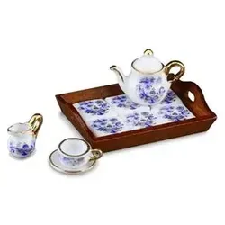 001.319/6 - Teezeit "Gold Zwiebel" Miniatur-Teeset - Miniatur Teeset auf Holztablett im eleganten 'Gold Zwiebel'-Design. Hochwertige Porzellan-Miniaturen aus Deutschland, liebevoll handgefertigt mit großer Detailgenauigkeit. Ideal für Sammler und Liebhaber.