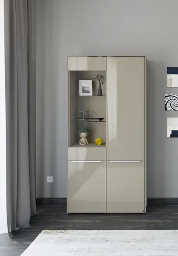 set one by Musterring Standvitrine Reno (1-St) - Modernes Design mit Soft-Close-Funktion - Die Standvitrine »Reno« von set one by Musterring vereint Funktionalität und Stil. Mit einer Soft-Close-Funktion für geräuschloses Schließen und robustem Holzwerkstoff ist sie ideal für jedes Zuhause.