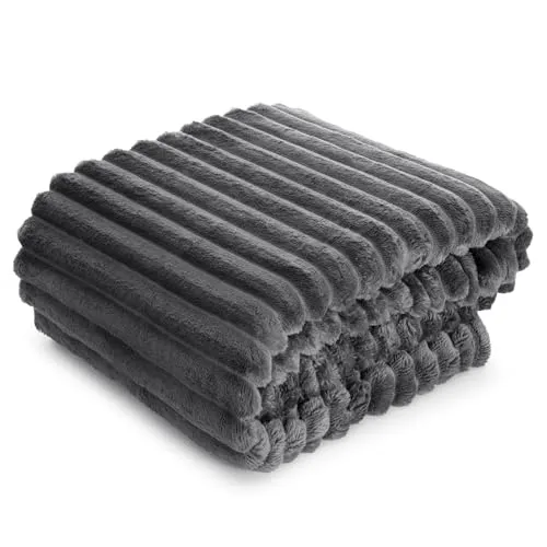 Design91 Kuschelige Decke mit Streifenmuster, Weiche Kuscheldecke, Soft, Gestreifte Sofadecke, Flauschige Wohndecke, Steppdecke, MIKROFASER (Grau, 70 x 160 cm)