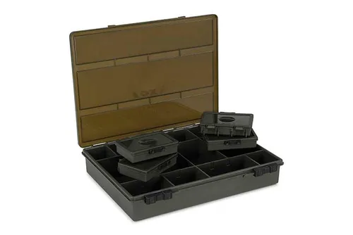 Fox EOS Carp Tackle Box Loaded Large - Angelzubehör optimal organisiert - Große 33x26x5cm Tackle Box von Fox mit 6 Trennelementen und Maßband für präzises Rig Binden. Ideal für die perfekte Organisation Ihres Angelzubehörs.