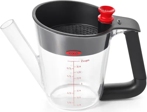 Good Grips Fettabscheider 0,5 l - Messbecher mit innovativem Stopfen für perfekte Saucen; hält Geschmack und Fett zurück für ein einzigartiges Aroma und eine glatte Textur.