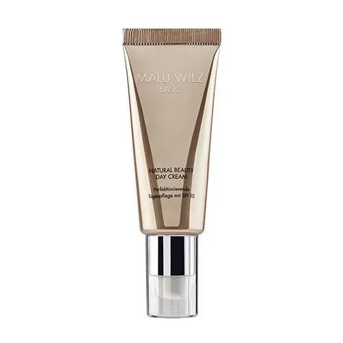 Malu Wilz Basic Natural Beauty Day Cream Prime Time 40 ml - Getönte Tagescreme mit verkapselten Pigmentperlen für einen natürlichen, ebenmäßigen Look. Lichtschutzfaktor 10 schützt vor UV-Strahlen und beugt Hautalterung vor.