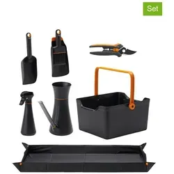 Fiskars 8tlg. Gartenwerkzeug-Set "Plant Care" in Schwarz - Vielseitiges Set für Gartenliebhaber: Enthält alles für die Pflanzenpflege, inklusive Schaufel, Handschaufel und Sprüher. Ideal für eine einfache und effiziente Pflege Ihrer Pflanzen.