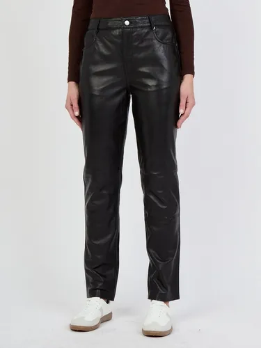 JCC Lederhose 31019444 schwarz 46 - Hochwertige Jeans aus 100% Lammleder in elegantem Schwarz, perfekt für stilvolle Anlässe und vielseitig kombinierbar.