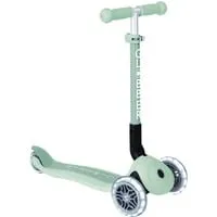 Globber Junior Foldable Lights Eco 3-Wheels-Scooter - Pistazie - Roller für Kinder von 2 bis 6 Jahren, nachhaltig aus recycelten Materialien, mit batterielosen LED-Leuchträdern und patentiertem Klappmechanismus für einfachen Transport.