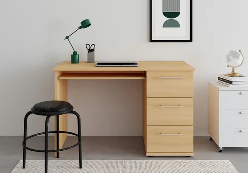 VOGL Möbelfabrik Schreibtisch Tobi - 115 cm, optional mit Tastaturauszug - Kinderschreibtisch mit 3 Schubkästen, ideal für effektives Arbeiten und Spielen. Hergestellt in Deutschland, bietet er optimalen Stauraum und eine robuste Bauweise.