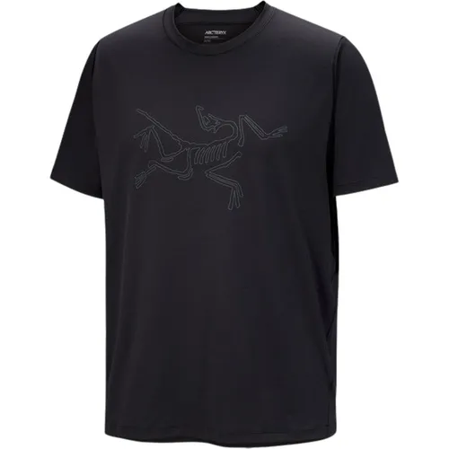 Arcteryx Cromac Logo Herren Shirt - Schwarz - S - Leichtes Funktionsshirt für Outdoor-Aktivitäten, bietet hohen Tragekomfort und zuverlässigen Sonnenschutz mit UPF 50+. Ideal für Wandern, Trailrunning und Training. Atmungsaktiv und feuchtigkeitsableitend.