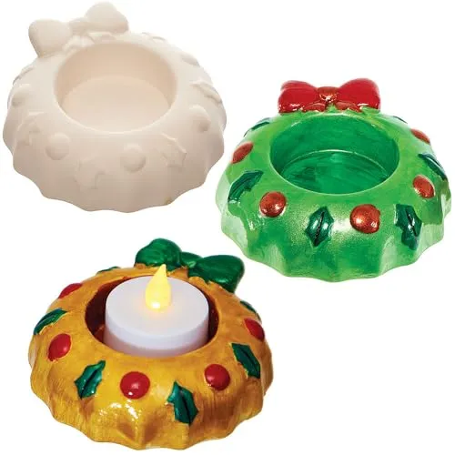 Baker Ross FN647 Wreath Ceramic Tealight Holders - 2er-Pack, Teelichthalter für die Weihnachtszeit mit dekorativem Kranzdesign