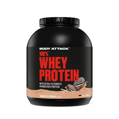 Body Attack 100% Whey Protein Cookies n Cream, 2 kg – Hochwertiges Eiweißpulver für Sportler - Entdecke das 100% Whey Protein für deinen Muskelaufbau! Cremig und ohne Aspartam oder Gluten – ideal für intensive Workouts und schnelle Regeneration. Genieße die Vielfalt mit 16 Geschmacksrichtungen!