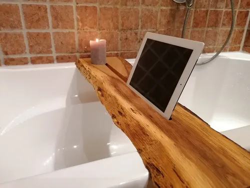 Eli Badewannenablage Relax-Rex aus Eiche Massivholz - Ablagen für Ihr Badezimmer – Genießen Sie Entspannung pur mit dem handgefertigten Badewannenbrett aus hochwertigem Eichenholz, das zeitloses Design und individuelle Anpassungsmöglichkeiten bietet.