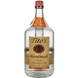 Tito's Handmade Vodka 40% Vol. 1,75l - Premium Wodka aus Texas, sechsmal destilliert und in kleinen Chargen hergestellt. Ausgezeichnet mit DOUBLE GOLD und 95 Punkten – ein Genuss für echte Kenner!