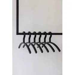Metallbude Kleiderbügel FAY - 6er Set Schwarz - Klassische Kleiderbügel mit modernem Design, schonend zur Kleidung und ideal für schwere Jacken. Platzsparend und vielseitig für Deine Garderobe.