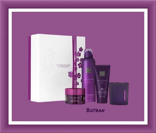 Rituals The Ritual Of Yozakura Geschenkset für Bad & Körper - Cosmetics - Erlebe die japanische Tradition mit diesem luxuriösen Set, das Duschschaum, Körperpeeling, Körpercreme und Duftkerze enthält. Angereichert mit Yoshino-Kirsche, Sake und schwarzem Reis für eine außergewöhnliche Sinneserfahrung.