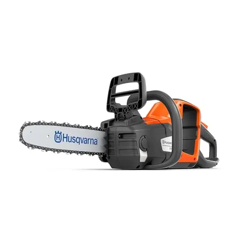 Husqvarna Akku-Motorsäge 225i 14"+B140/C80 - Akku-Kettensäge für leisen und emissionsfreien Schnitt, ideal für Baumschnitt und Brennholz. Leicht, gut ausbalanciert und einfach zu bedienen – perfekte Wahl für den heimischen Garten.