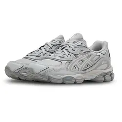 Asics Gel-NYC Grey Cement Grey - 40 - ASICS GEL-NYC „Cement Grey“: Stilvoller Tech-Runner mit atmungsaktivem Obermaterial und bequemer Dämpfung. Ideal für Alltag und Streetwear, vereint er modernen Look mit hohem Tragekomfort.