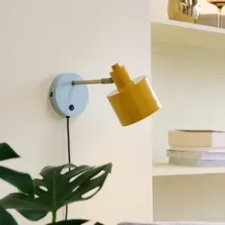 Dyberg Larsen Ocean Gold/Curry Wandleuchte - Moderne Wandleuchte im dänischen Design, einstellbarer Lampenschirm für gezielte Lichtlenkung, ideal für Schlafzimmer oder Wohnzimmer.