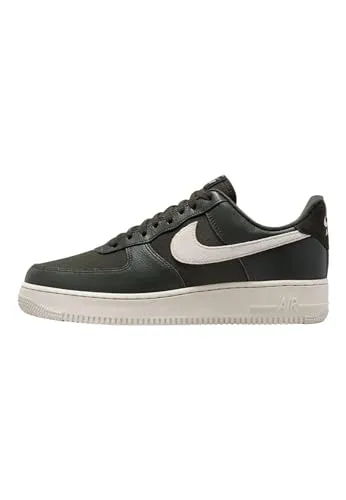 Nike Herren Air Force 1 '07 Sneaker - Black White, Größe 43 EU - Herren-Sneaker im Retro-Basketballstil mit hervorragender Dämpfung für optimalen Tragekomfort.