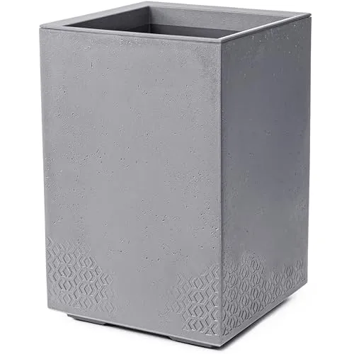 KONZEPT Großer Pflanzkübel auf Rollen – 40×40×60 cm, grau in Betonoptik, aus 100% recyceltem Material - Praktischer Pflanzkübel auf Rollen für drinnen und draußen. Ideal für Balkon oder Terrasse, einfach zu bewegen und mit cleverem Bewässerungssystem für gesunde Pflanzen. Robustes, pflegeleichtes Design in Betonoptik.
