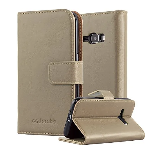 Cadorabo Hülle kompatibel mit Samsung Galaxy J1 2016 aus Premium Kunst Leder Flip Klappbare Stoßfeste Magnetische [Standfunktion] [Kartenfächern] Cover Hülle für Galaxy J1 2016 Tasche in Braun