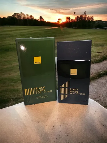 Avon BLACK SUEDE REAL Intense Herren Parfum 100ml - Herren Eau de Toilette mit langanhaltendem Duft von Sichuan-Pfeffer und Eichenmoos, ideal für selbstbewusste Männer.
