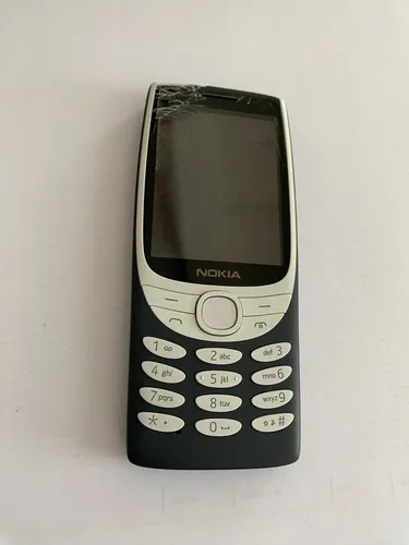 Nokia 8210 All Carriers - 0,05 GB 4G Feature Phone, großes Display und lange Standby-Zeit für Senioren
