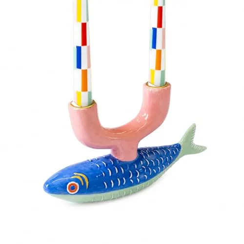 Talking Tables Kerzenständer aus Keramik - Mediterrane Fisch-Tischdekoration - Kerzenständer aus Keramik für drinnen und draußen, mit stilvollem Fischmotiv und zwei Armen für stimmungsvolles Kerzenlicht. Ideal für Feste und besondere Anlässe, ökologisch und nachhaltig.