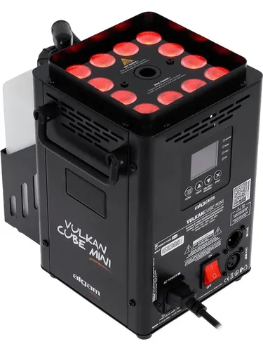 Algam Lighting Vulkan Cube Mini - Kompakte Nebelmaschine mit 1200 Watt, ideal für mobile Einsätze. Starker 5 m Rauchstrahl und 12 RGBA LEDs sorgen für beeindruckende Effekte. Schnelle Aufheizzeit von nur 4 Minuten und vielseitige Betriebsmodi für kreative Lichtshows.