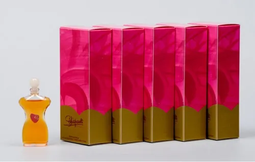 Schiaparelli Shocking EdP Eau de Parfum Set 5 x 5 ml - Elegantes Geschenkset mit 5x5ml des ikonischen Schiaparelli Shocking Eau de Parfum. Ideal für Parfumliebhaber und als stilvolles Geschenk.