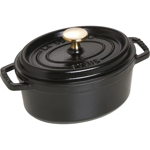 STAUB Gusseisen Bräter Cocotte 17 cm - Ovaler Bräter mit 1 L Volumen, ideal für alle Herdarten inkl. Induktion. Genießen Sie saftige Speisen dank der einzigartigen Aromaregen Funktion für optimale Befeuchtung.