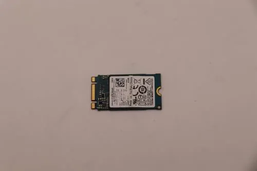 Lenovo Toshiba SSD 128 GB - Intern M.2 2242 - Festplatte mit 128 GB Speicher, ideal für schnelle Datenübertragung dank PCIe 3.0 x2 (NVMe) - Perfekt für Lenovo IdeaCentre 730S-24IKB.