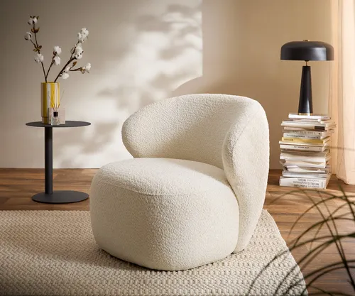 DELIFE Loungesessel Pulo 80x80 cm Bouclé Weiß - Der Pulo Loungesessel vereint modernen Chic und hohen Sitzkomfort. Der gemütliche Bouclé-Stoff und die durchdachte Polsterung machen ihn zum perfekten Begleiter für dein Zuhause – ob im Wohnzimmer, Schlafzimmer oder Ankleidezimmer.