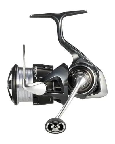 DAIWA 24 Luvias LT 2500S - Leichtgewicht mit Präzision - Angelrollen mit Airdrive Design für maximale Sensibilität und Laufruhe. Mit nur 150g ideal für leichtes Tackle und anspruchsvolles Spinnfischen.
