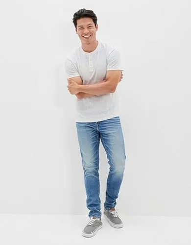 American Eagle Herren AirFlex 360 Athletic Skinny Jeans - Jeans in Hellblau mit optimaler Passform dank 70% Baumwolle und 30% Stretch – perfekt für sportliche Männer.