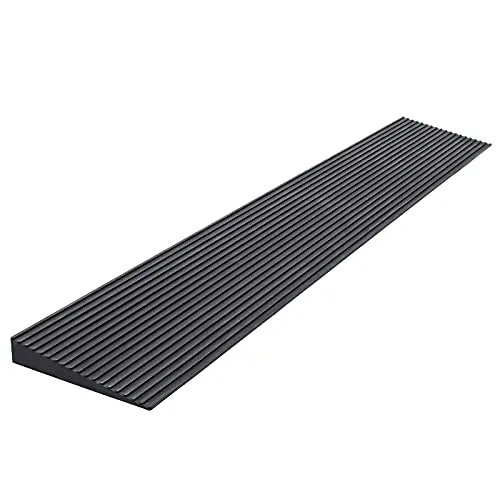Wiltec Türschwellenrampe 900x150x20 mm für Rollstuhl & Rollator - Rampen für Rollstühle & Scooter – Rutschfeste Gummioberfläche für sicheren Halt und individuell zuschneidbar für optimale Anpassung an verschiedene Türschwellen.