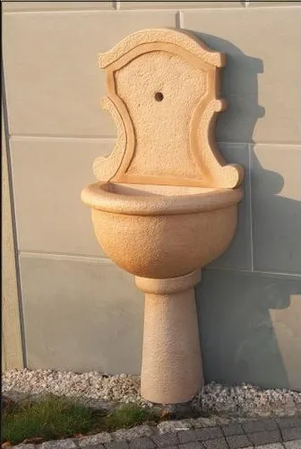 Wandbrunnen Sevilla: Garten Ausgussbecken aus Stein - Sonstige Kategorie, elegantes Design aus robustem Stein für stilvolle Gartenspülen und praktische Nutzung im Außenbereich.