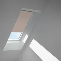 VELUX Verdunkelungsrollo uni hell-taupe manuell - Rollos für optimale Verdunkelung, ideal für Schlaf- und Kinderzimmer. Das moderne Slimline-Design sorgt für harmonische Integration, während die spezielle Beschichtung Wärmeverlust reduziert.