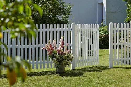 Plus Vorgartenzaun Retro 150 x 120 cm - Eleganter Sichtschutz - Gartenzäune, stilvoller und robuster Vorgartenzaun in Weiß, ideal für eine ansprechende Gestaltung Ihres Eingangsbereichs.