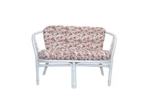 Rattansitzbank Sonja mit Kissenauflage - Eckbänke & Sitzbänke, handgeflochtene Rattansitzbank in Weiß, inklusive extra starken Kissen mit Rosenmotiv für optimalen Sitzkomfort.
