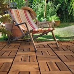 Holzfliese Akazie 30 x 30 cm - Rutschfeste Terrassenplatten mit Klicksystem - Außenanbau: Wetterfeste Akazienholzfliesen mit rutschfestem Design und einfachem Klicksystem für schnelle Verlegung. Perfekt für Balkon und Terrasse, 10er Set.