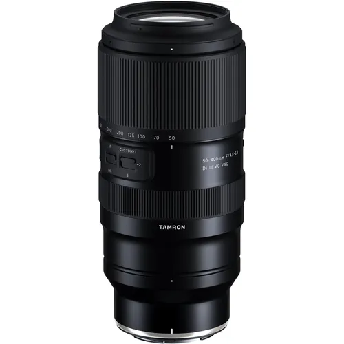 TAMRON 50-400mm 1:4.5-6.3 Di III VC VXD für Nikon Z - Objektiv mit vielseitigem Brennweitenbereich von 50-400mm, ideal für Landschafts- und Tierfotografie, mit hervorragender Bildstabilisierung.