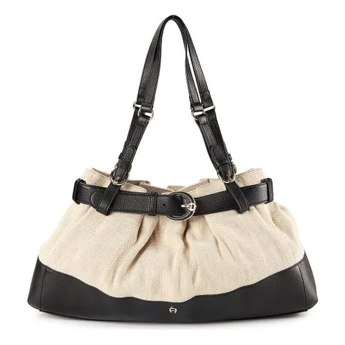 AIGNER Lavinia Schultertasche 45 cm weiß TAS066660 - Elegante Schultertasche aus hochwertiger Baumwolle – ideal für den Alltag. Mit praktischem Magnetverschluss und zusätzlichem Reißverschlussfach für Sicherheit. Perfekt für stilbewusste Frauen, die Qualität und Design schätzen.