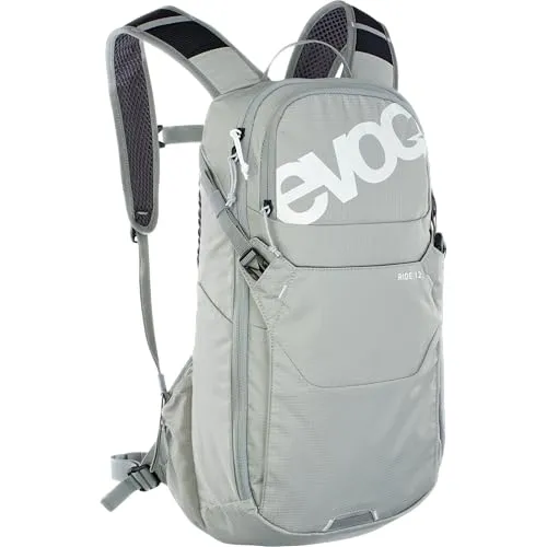 Evoc Ride 12 Rucksack mit Hydration Bladder 2 - Vielseitiger MTB-Rucksack (12L) mit Helmhalterung, gut belüftet und inklusive 2-Liter-Trinksystem für optimale Hydration unterwegs.