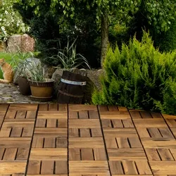 Holzfliese Akazie 30 x 30 - Rutschfeste Terrassenfliesen mit Klicksystem - Außenanbau: Wetterfeste Akazienholzfliesen mit rutschfester Oberfläche, einfaches Verlegen dank cleverem Klicksystem, ideal für Balkon und Terrasse.