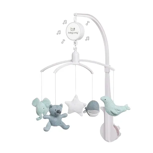 Baby's Only Musik Mobile - Stonegreen/Mint/Weiß - Charmantes Mobile mit gestrickten Tierfreunden, spielt 'It's a small world'. Perfekt für Laufgitter oder Babybett und in sanften Farben.