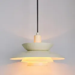 BUTLERS Hängeleuchte SINGAPUR - Beige - Puristische Hängeleuchte im asiatischen Design mit goldenen Akzenten. Ideal für stilvolle Abende mit Familie und Freunden. Bringt Wärme und Eleganz in jeden Raum.